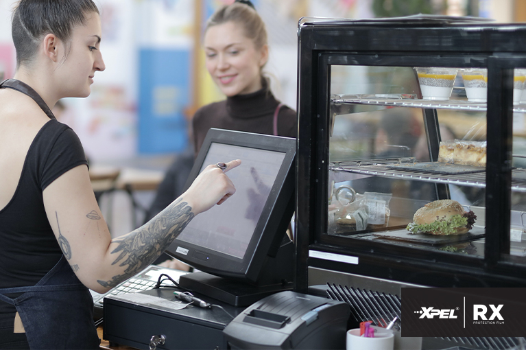 Kiosken en verkooppuntsystemen  RXTM 10 kan worden toegepast op grote, platte schermen, zoals kiosken, POS-systemen en commerciële displays.