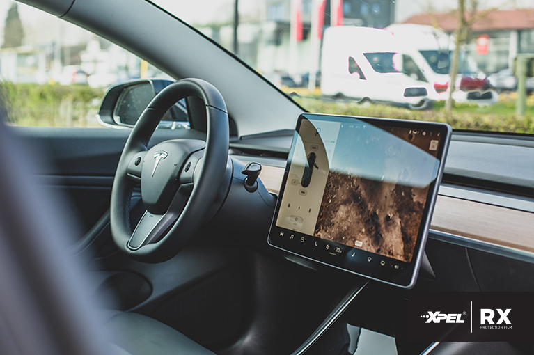 Auto-interieurs Bescherm de aanraakschermen en interieuroppervlakken in uw auto met RXTM.